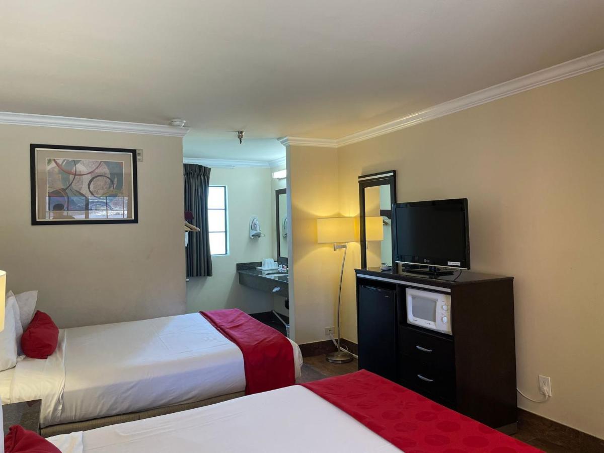 Ramada By Wyndham San Diego Poway Miramar Dış mekan fotoğraf