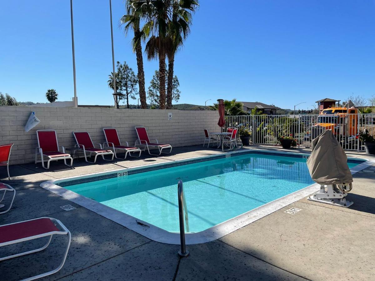 Ramada By Wyndham San Diego Poway Miramar Dış mekan fotoğraf