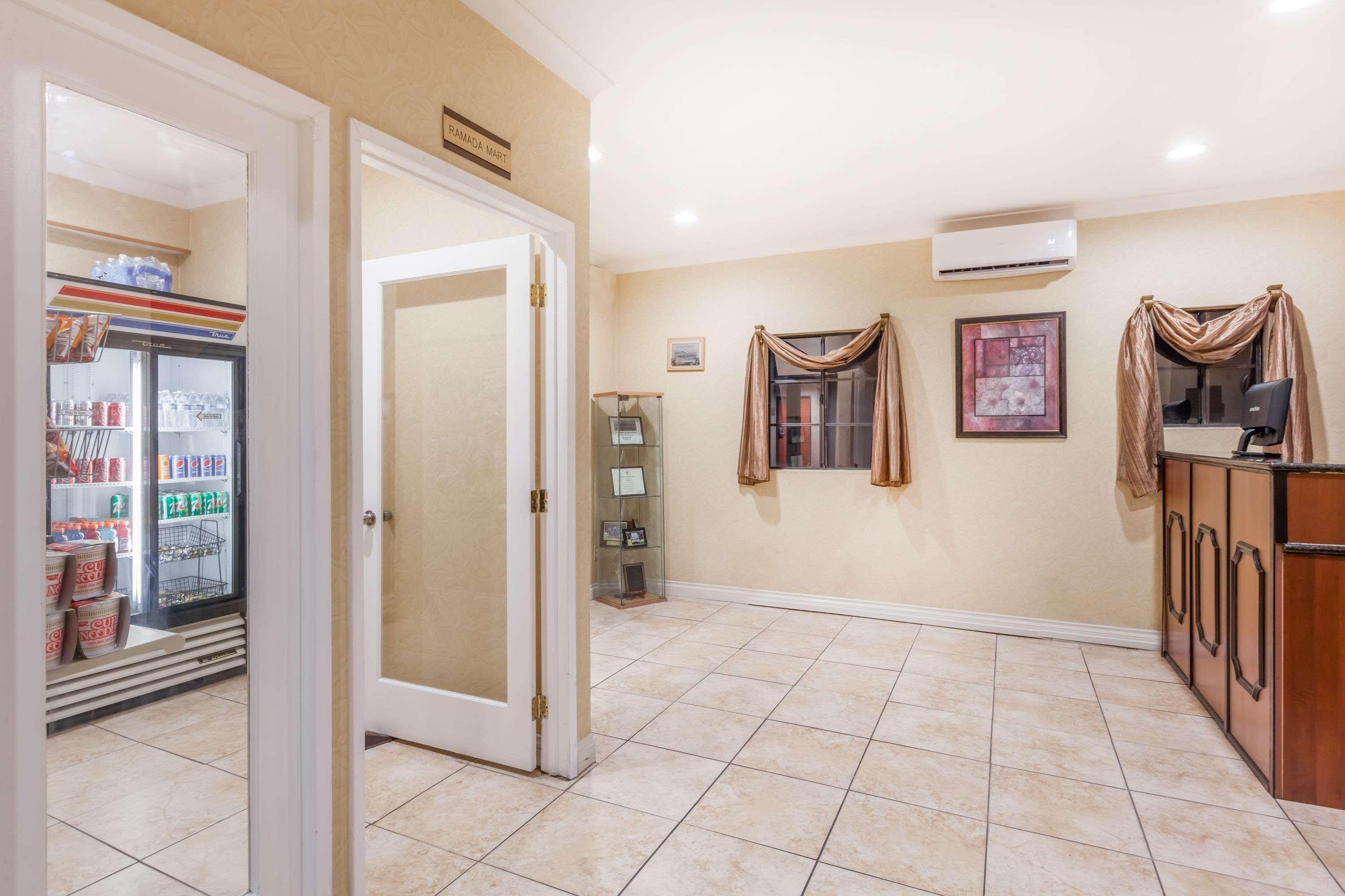 Ramada By Wyndham San Diego Poway Miramar Dış mekan fotoğraf