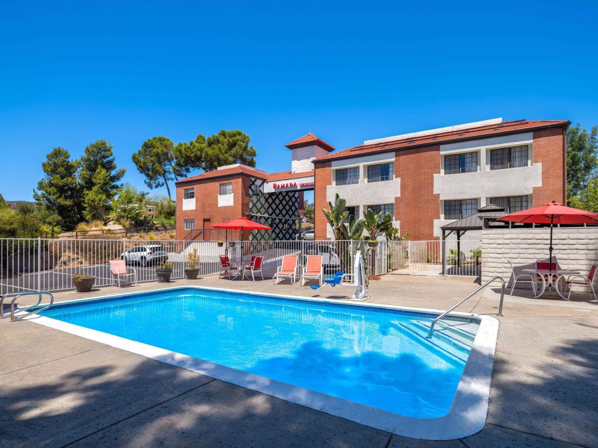 Ramada By Wyndham San Diego Poway Miramar Dış mekan fotoğraf